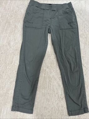 Women's Ankle Cargo Pants in Olive Green